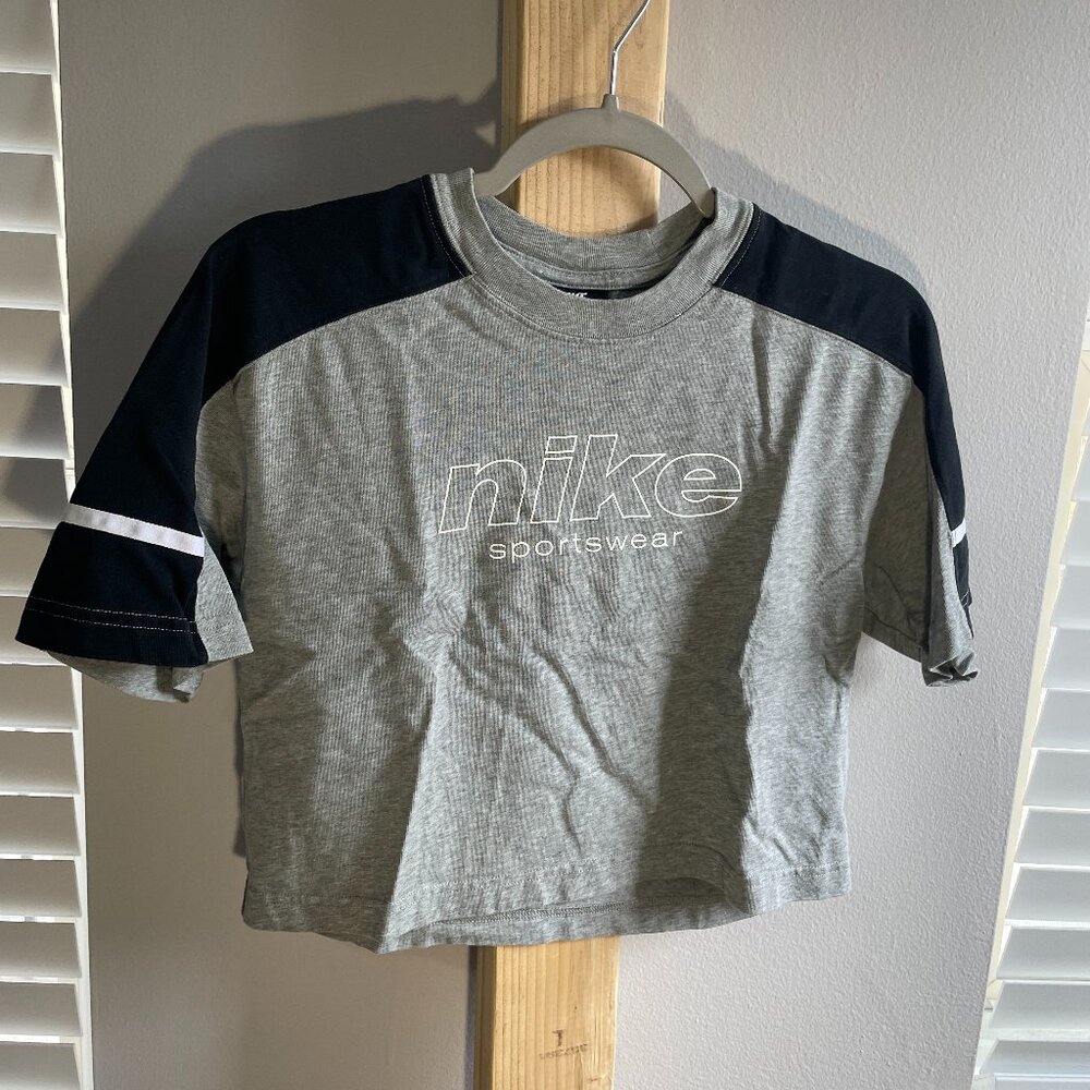 Nike Cropped Sportswear Tee